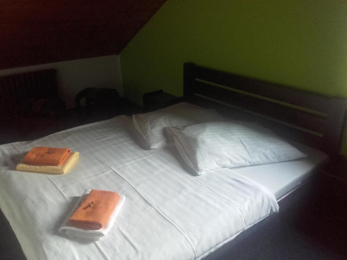 Hotel Anna Харачов Екстериор снимка