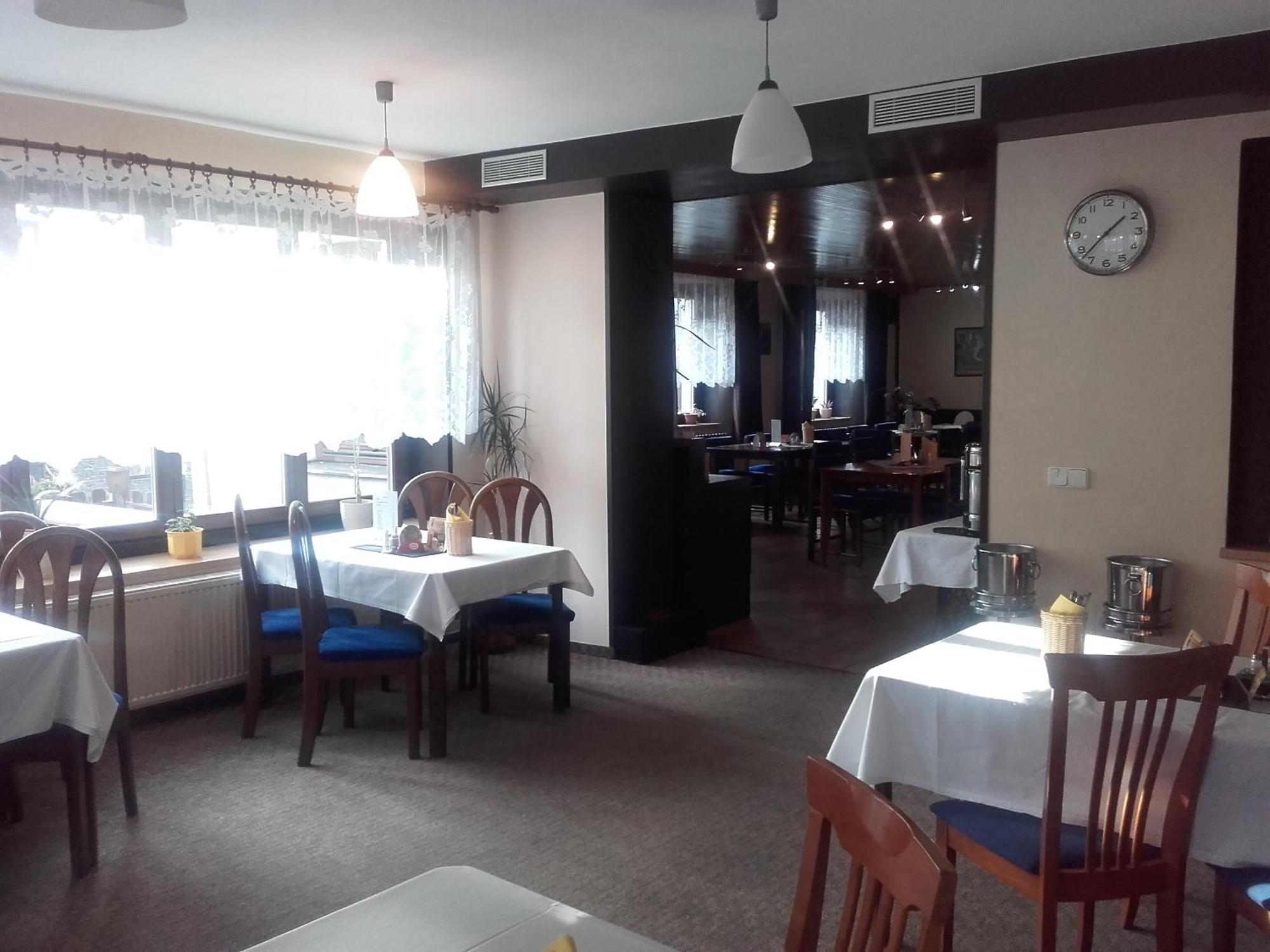 Hotel Anna Харачов Екстериор снимка